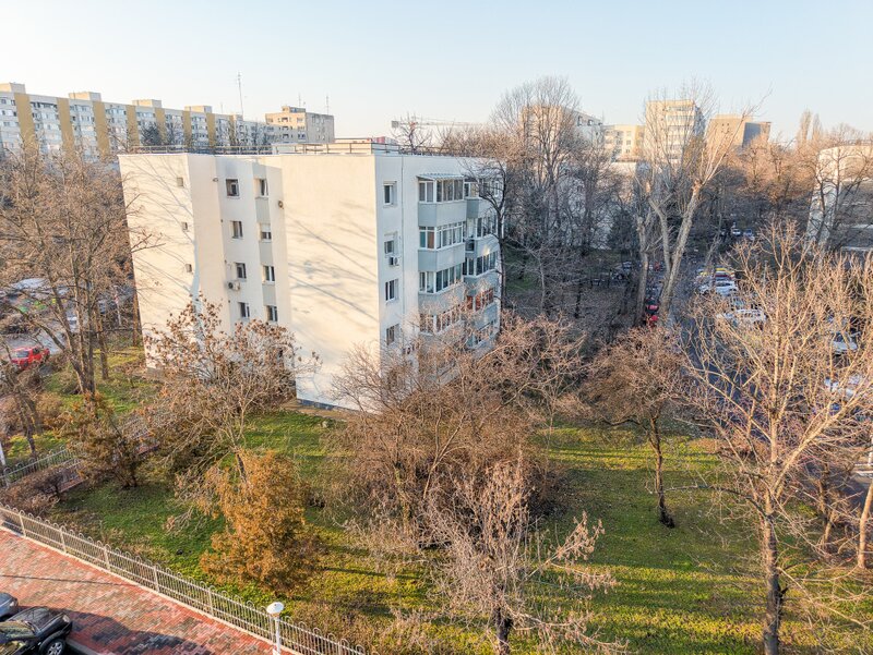 Titan, parcul IOR, Bloc H, decomandat, centrala, vedere la ,,padure,,