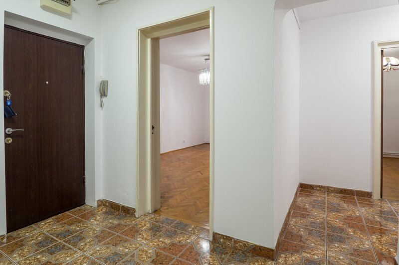 Titan, parcul IOR, Bloc H, decomandat, centrala, vedere la ,,padure,,