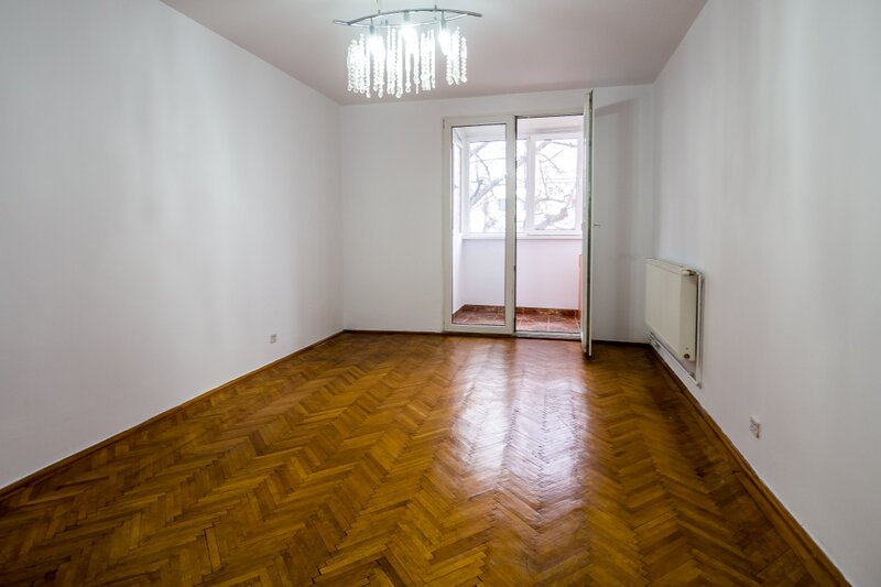 Titan, parcul IOR, Bloc H, decomandat, centrala, vedere la ,,padure,,