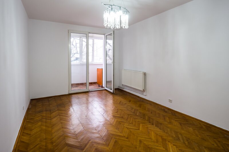 Titan, parcul IOR, Bloc H, decomandat, centrala, vedere la ,,padure,,